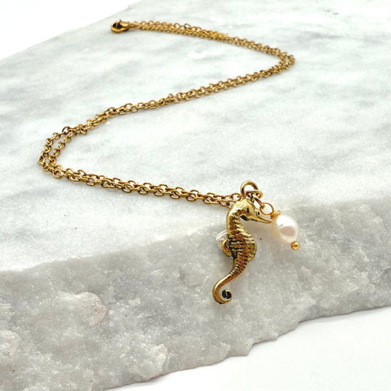SEAHORSE - PEARL - PENDANT