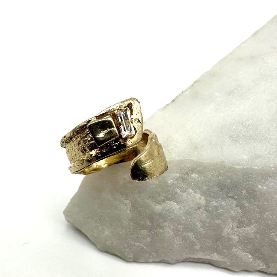 HUG - CRYSTAL - HEMATITE- RING