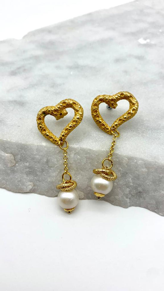 LOVE HEART – PEARL – EARRINGS