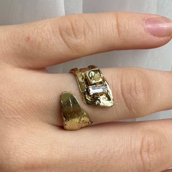 HUG - CRYSTAL - HEMATITE- RING