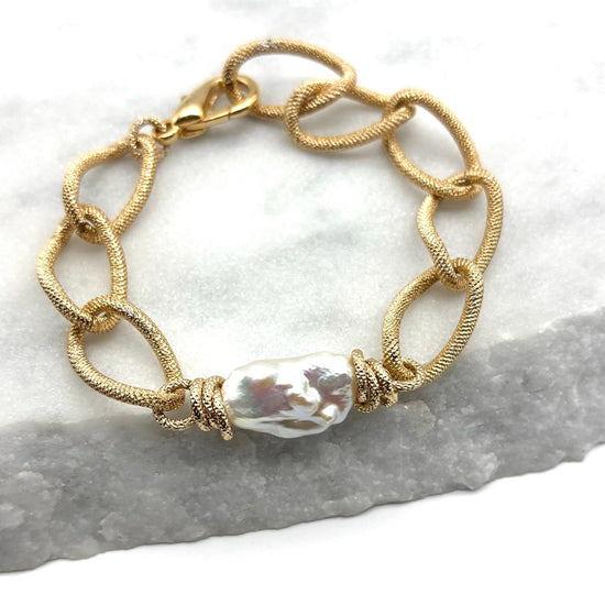 GOLD CHAIN  –  PEARL – BRACELET