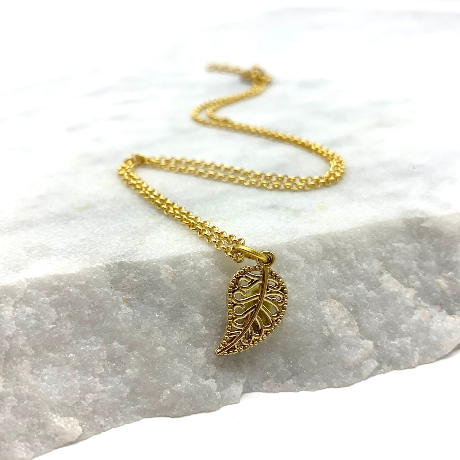 DAINTY LEAF – NECKLACE Necklace Sue&