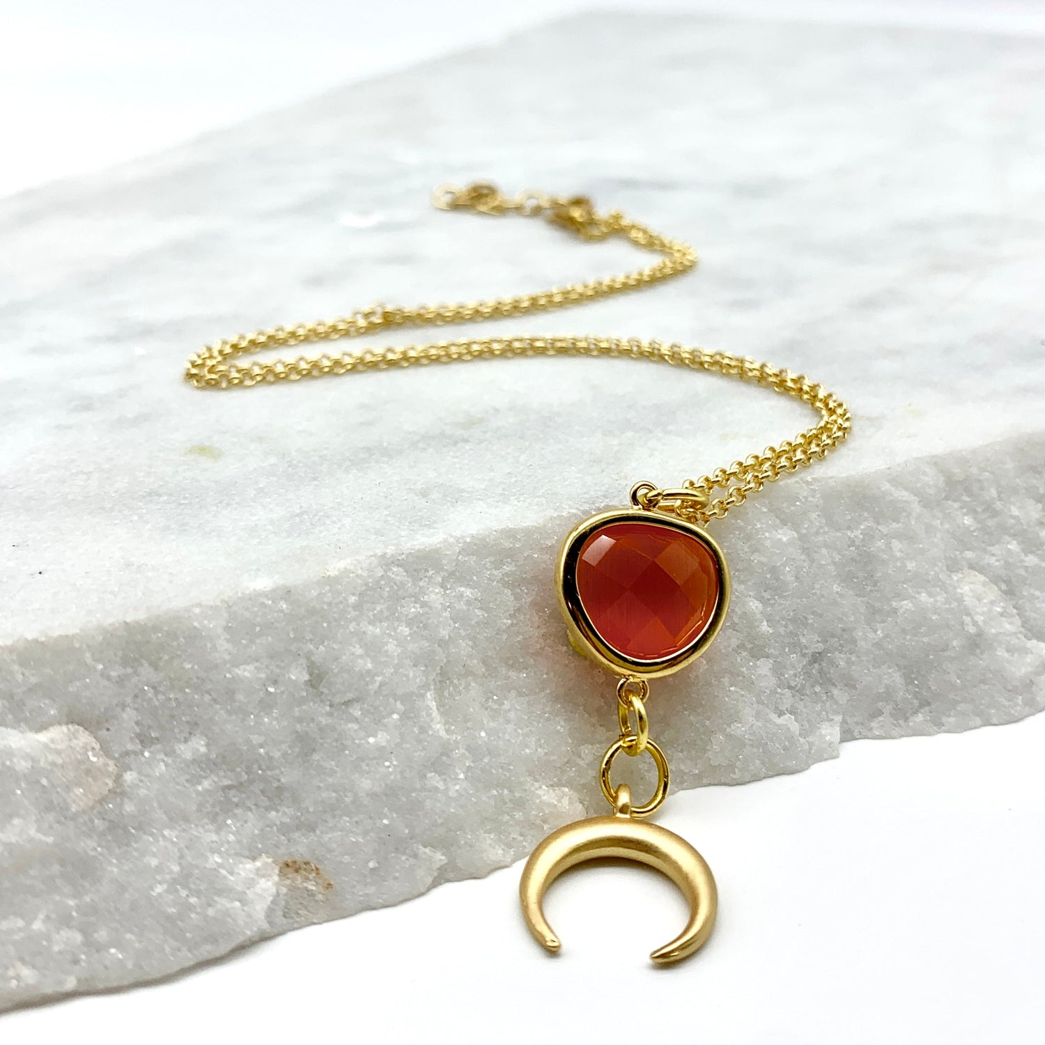DAINTY CRESCENT MOON – RED – NECKLACE Necklace Sue&